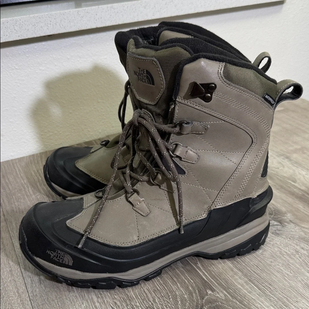 The North Face Men's Beige and Black Snow Boots